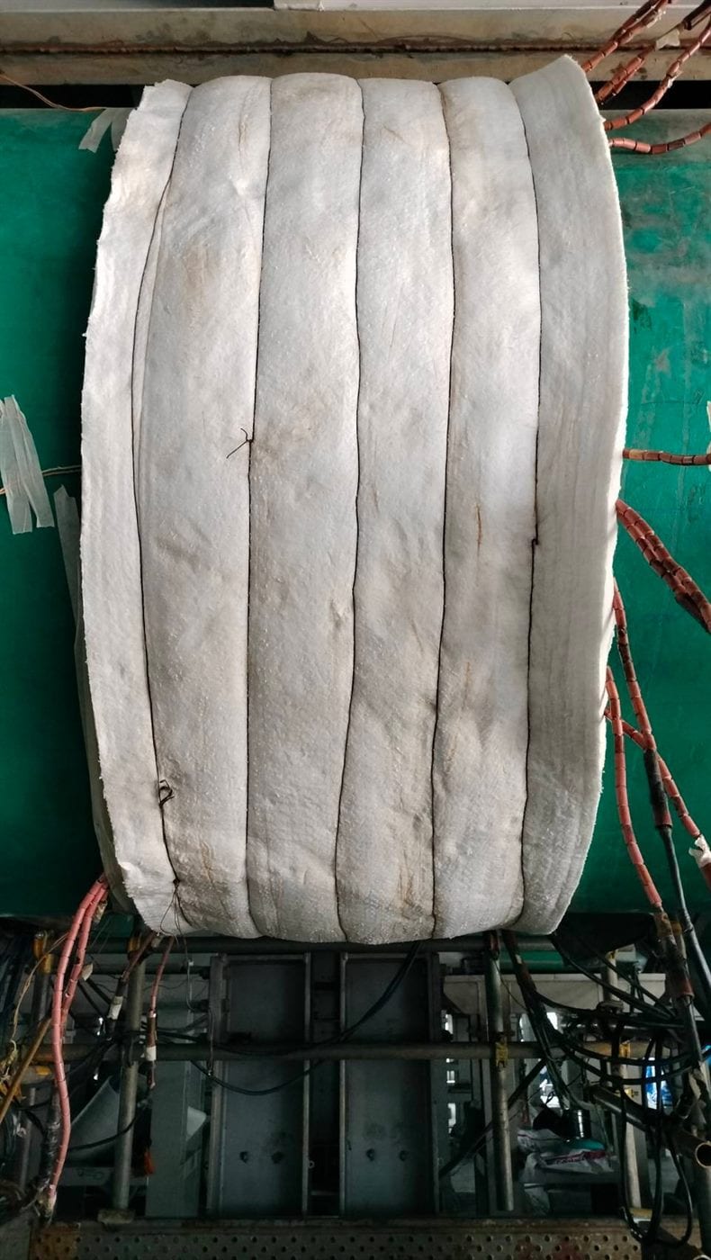 Heating pads and insulation fitted around a pipe spool for PWHT